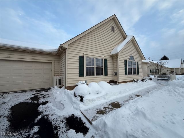 39 Village Court, Columbiana, OH 44408
