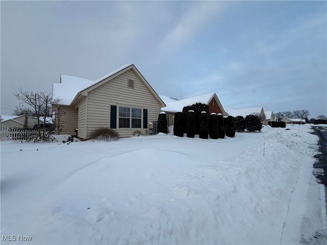 39 Village Court, Columbiana, OH 44408