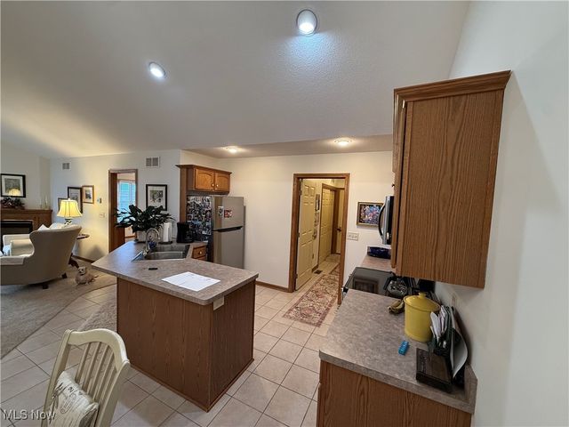 39 Village Court, Columbiana, OH 44408