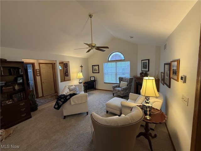 39 Village Court, Columbiana, OH 44408