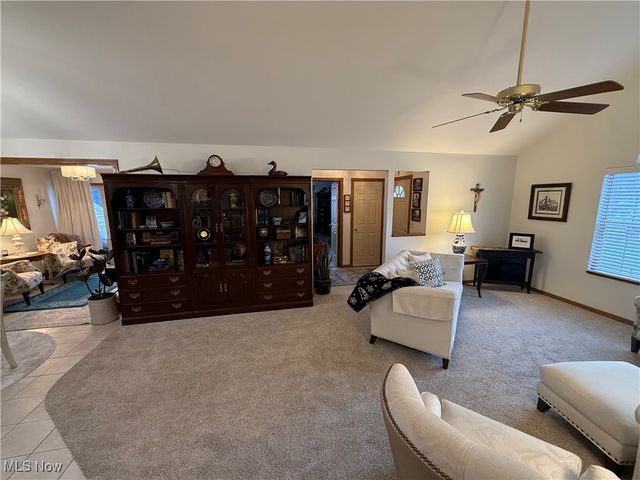 39 Village Court, Columbiana, OH 44408