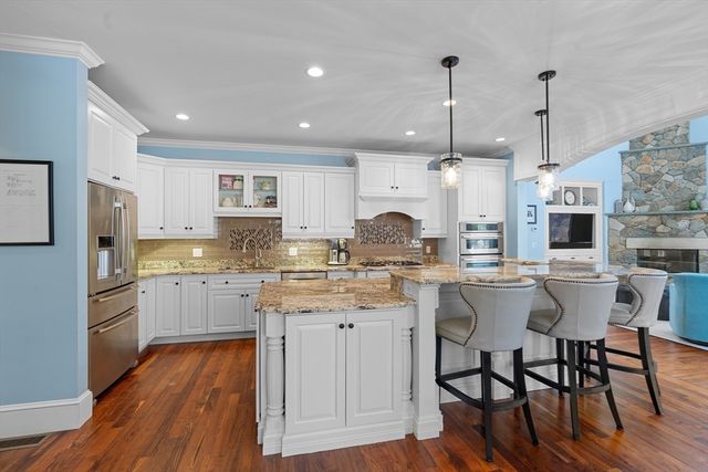 22 Pine Ridge Rd, Wayland, MA 01778