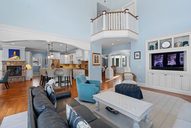 22 Pine Ridge Rd, Wayland, MA 01778