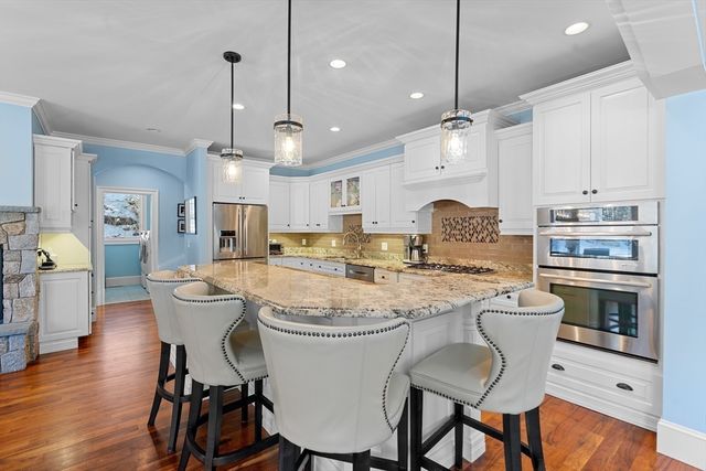 22 Pine Ridge Rd, Wayland, MA 01778