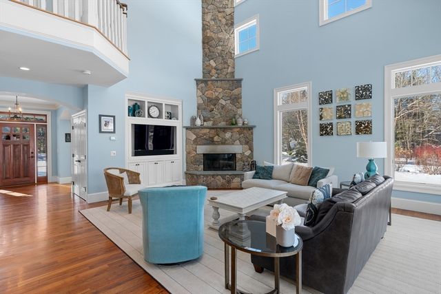 22 Pine Ridge Rd, Wayland, MA 01778