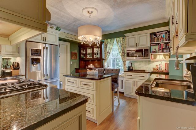 205 hempstead Avenue, Malverne, NY 11565