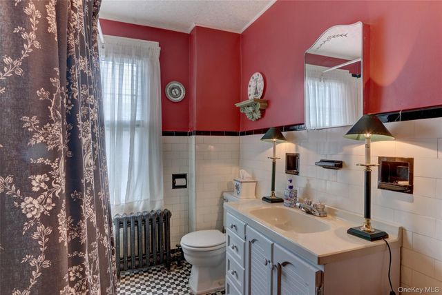 205 hempstead Avenue, Malverne, NY 11565