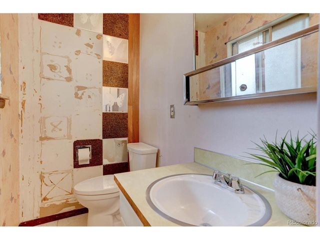 2558 Balsam St, Lakewood, CO 80214