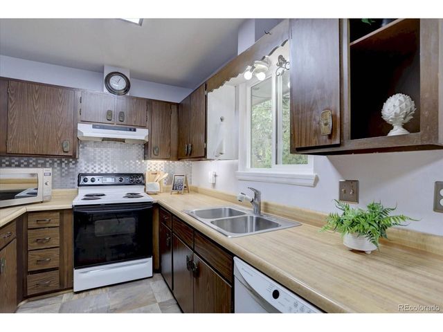 2558 Balsam St, Lakewood, CO 80214