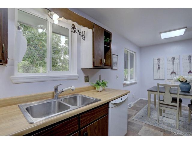 2558 Balsam St, Lakewood, CO 80214