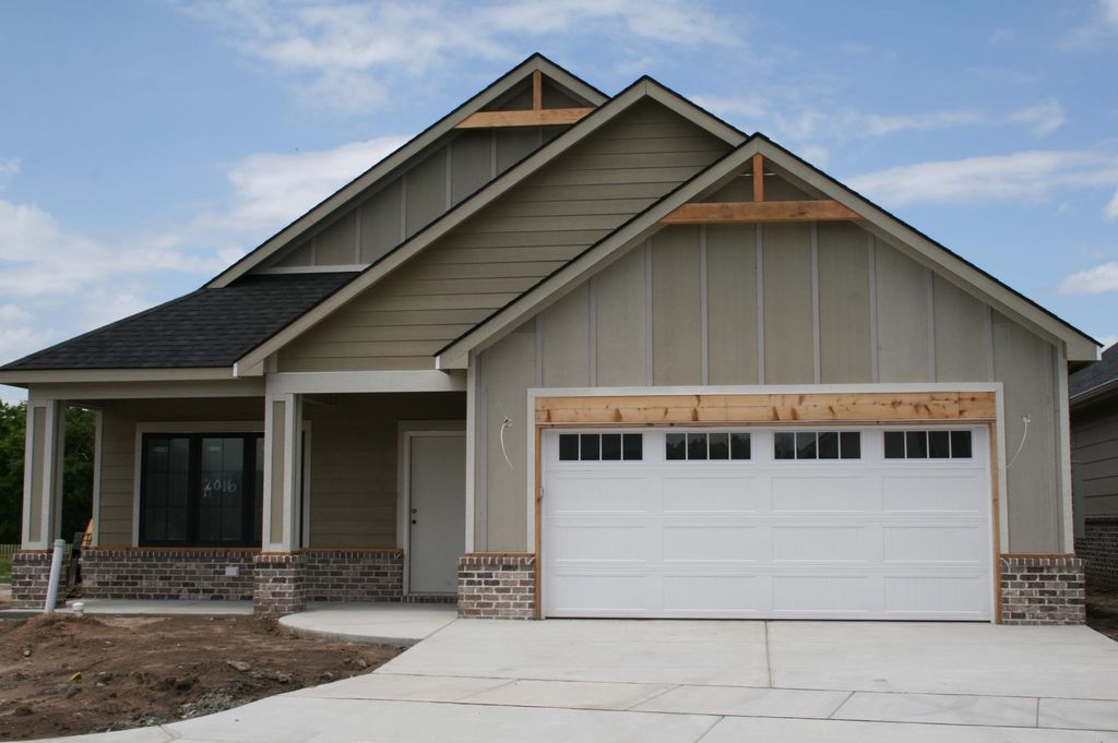 2016 W 12th Street, Wichita, KS 67203