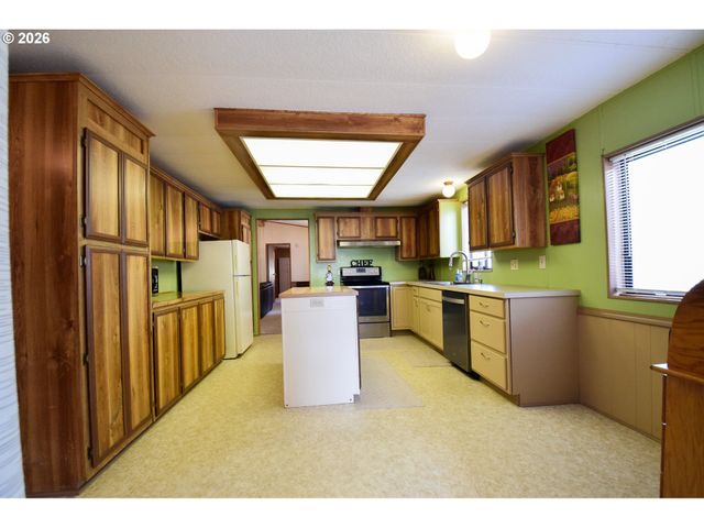 7918 Se KING Rd 5, Milwaukie, OR 97222