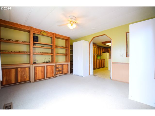 7918 Se KING Rd 5, Milwaukie, OR 97222