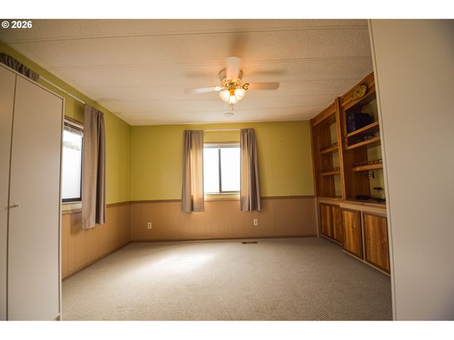 7918 Se KING Rd 5, Milwaukie, OR 97222
