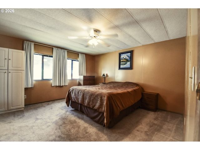 7918 Se KING Rd 5, Milwaukie, OR 97222