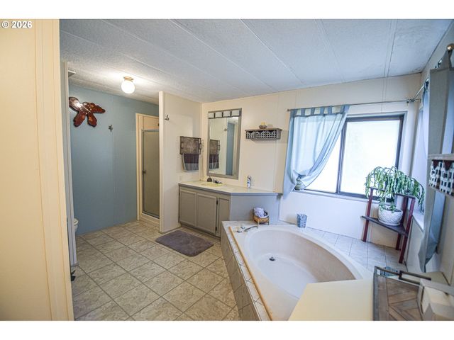 7918 Se KING Rd 5, Milwaukie, OR 97222