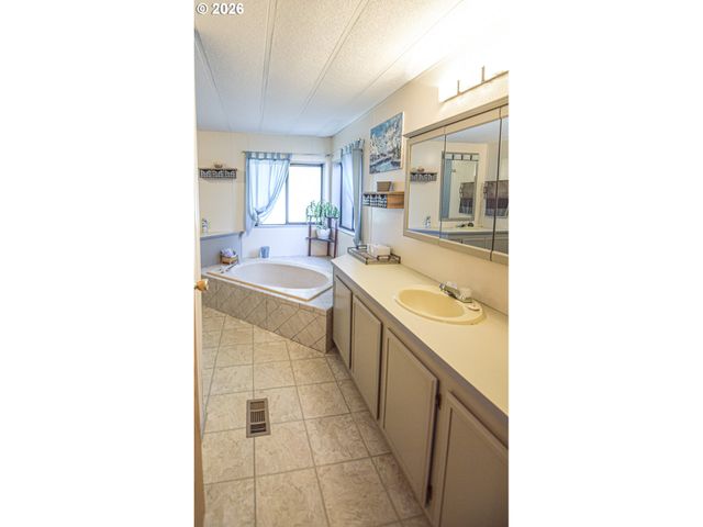 7918 Se KING Rd 5, Milwaukie, OR 97222