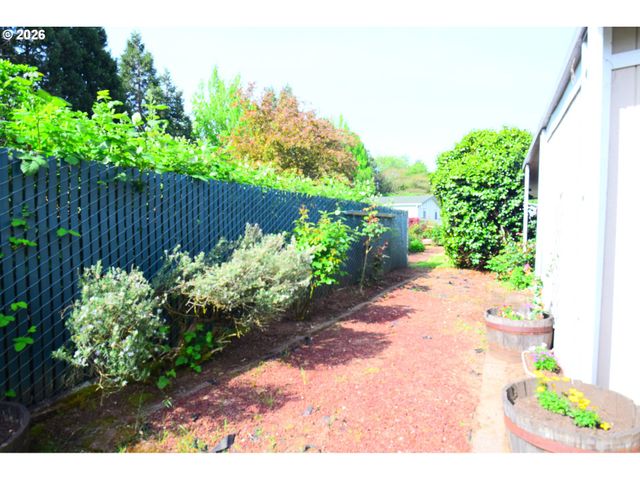 7918 Se KING Rd 5, Milwaukie, OR 97222