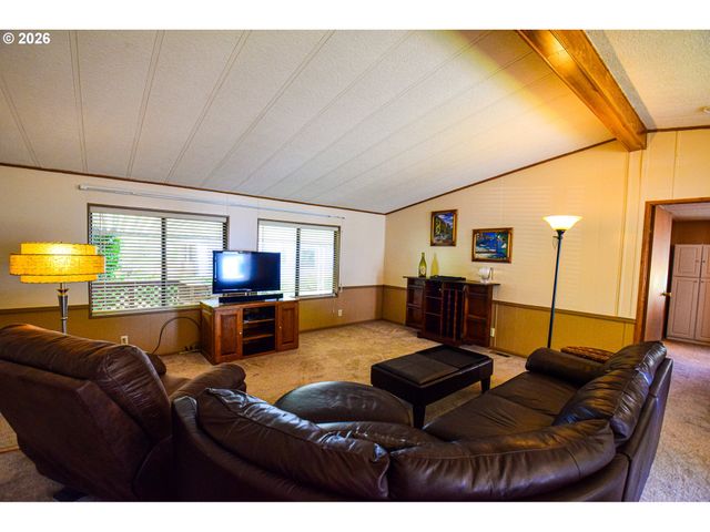 7918 Se KING Rd 5, Milwaukie, OR 97222
