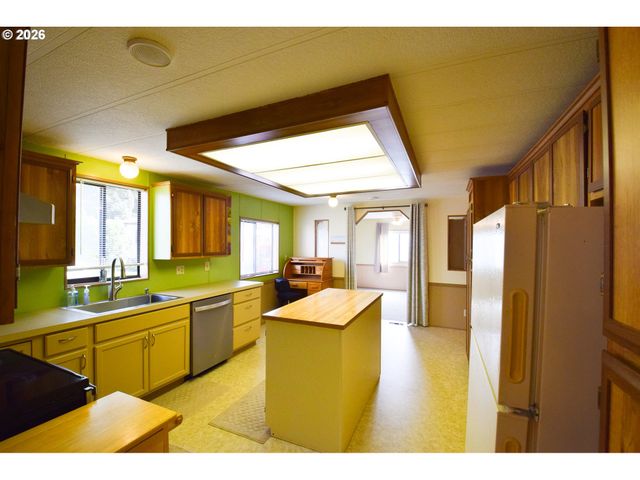 7918 Se KING Rd 5, Milwaukie, OR 97222
