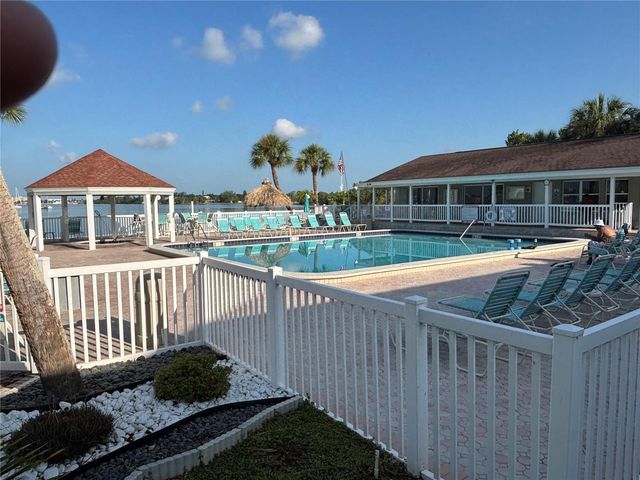3640 41ST LANE S 72E, St Petersburg, FL 33711