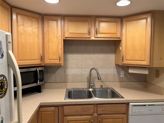 3640 41ST LANE S 72E, St Petersburg, FL 33711