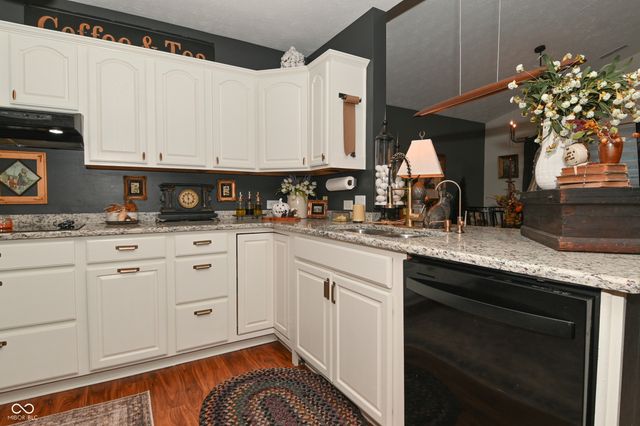 269 Lake View Court, Avon, IN 46123