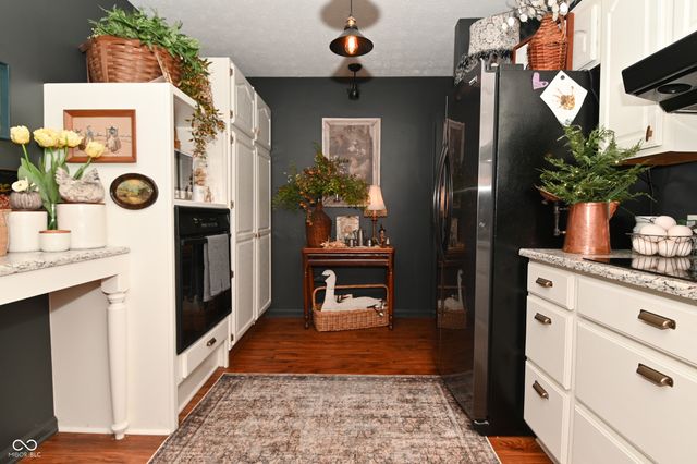 269 Lake View Court, Avon, IN 46123