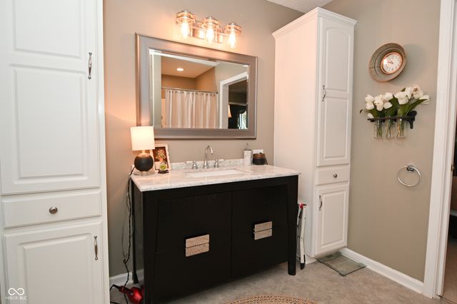 269 Lake View Court, Avon, IN 46123