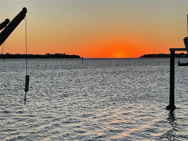 6151 BAYOU GRANDE BOULEVARD NE, St Petersburg, FL 33703