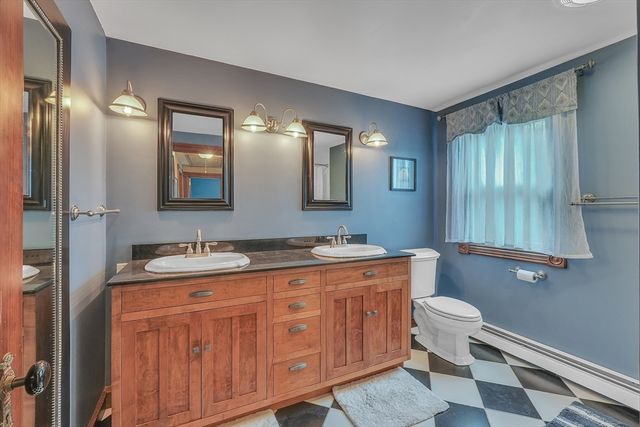 211 Mendon St, Hopedale, MA 01747