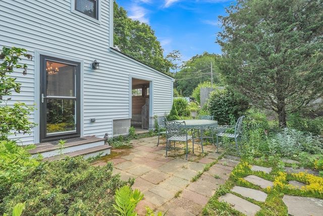 211 Mendon St, Hopedale, MA 01747