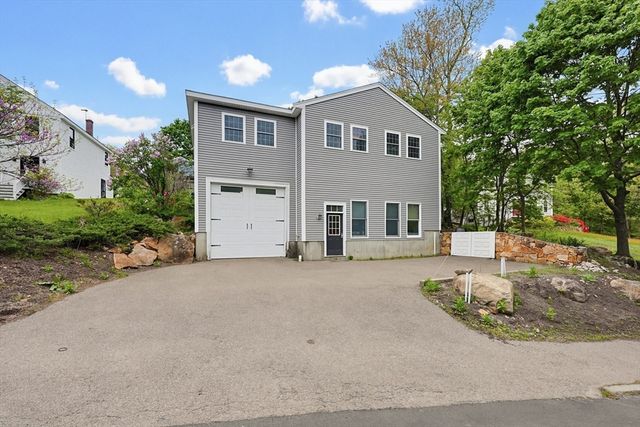 211 Mendon St, Hopedale, MA 01747