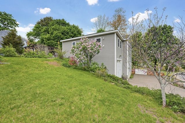 211 Mendon St, Hopedale, MA 01747
