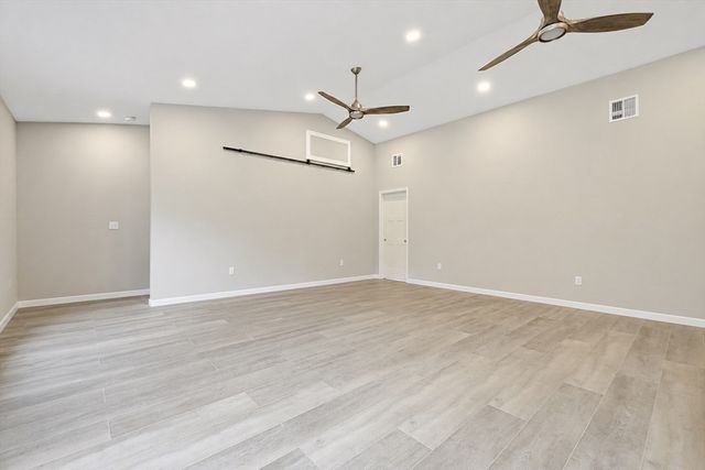 211 Mendon St, Hopedale, MA 01747
