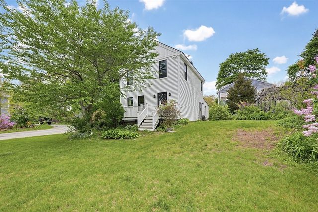 211 Mendon St, Hopedale, MA 01747