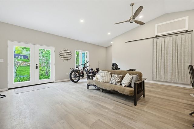 211 Mendon St, Hopedale, MA 01747