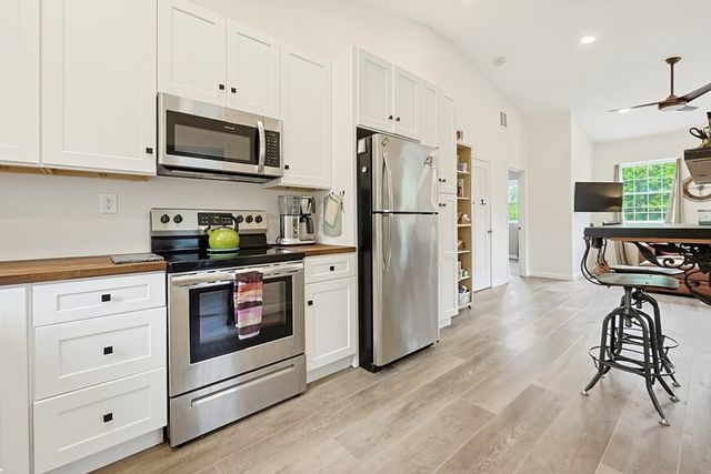 211 Mendon St, Hopedale, MA 01747