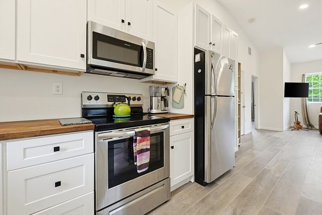 211 Mendon St, Hopedale, MA 01747
