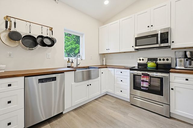 211 Mendon St, Hopedale, MA 01747
