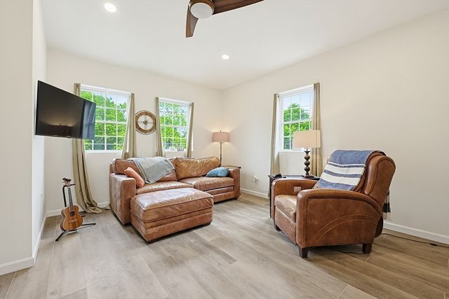 211 Mendon St, Hopedale, MA 01747