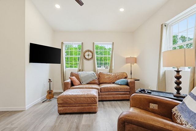 211 Mendon St, Hopedale, MA 01747