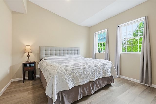 211 Mendon St, Hopedale, MA 01747