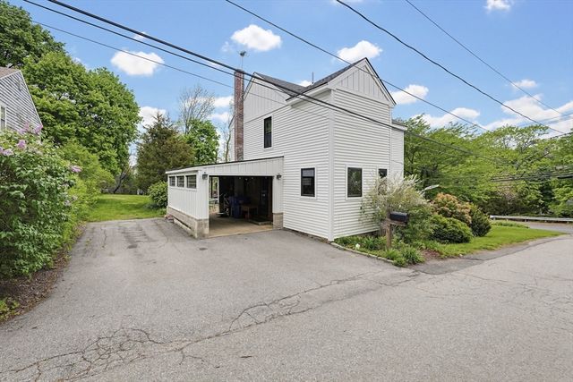 211 Mendon St, Hopedale, MA 01747