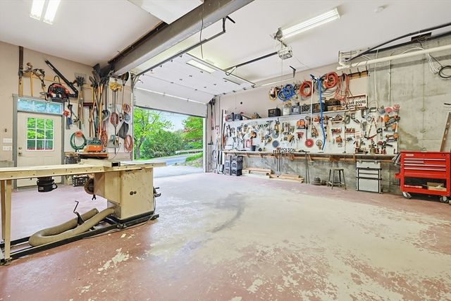 211 Mendon St, Hopedale, MA 01747