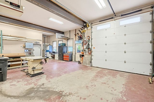 211 Mendon St, Hopedale, MA 01747