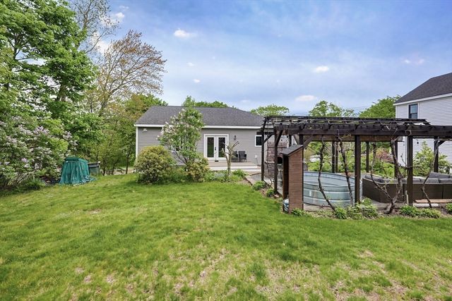 211 Mendon St, Hopedale, MA 01747