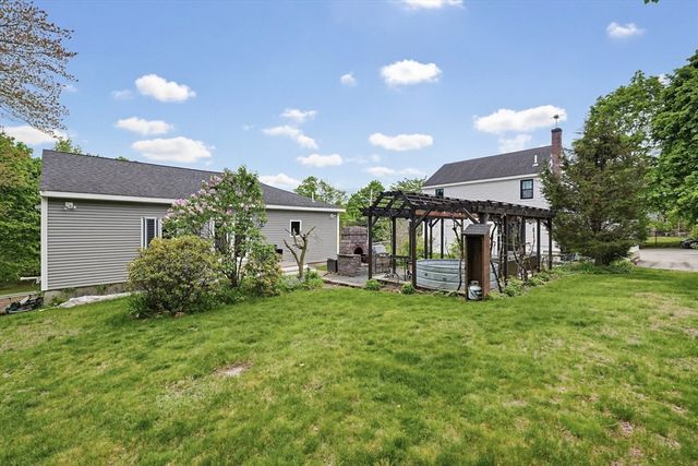 211 Mendon St, Hopedale, MA 01747