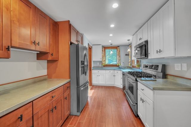 211 Mendon St, Hopedale, MA 01747
