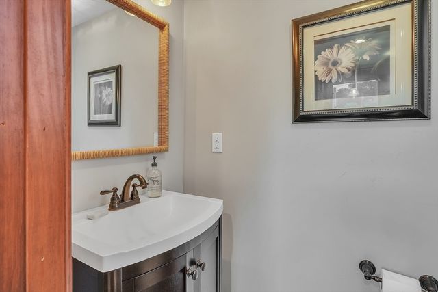 211 Mendon St, Hopedale, MA 01747
